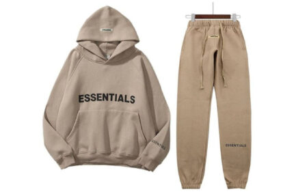 It looks gorgeous with any outfit and is so warm! Its unique design makes it the perfect Essentials hoodie.