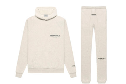 It looks gorgeous with any outfit and is so warm! Its unique design makes it the perfect Essentials hoodie.